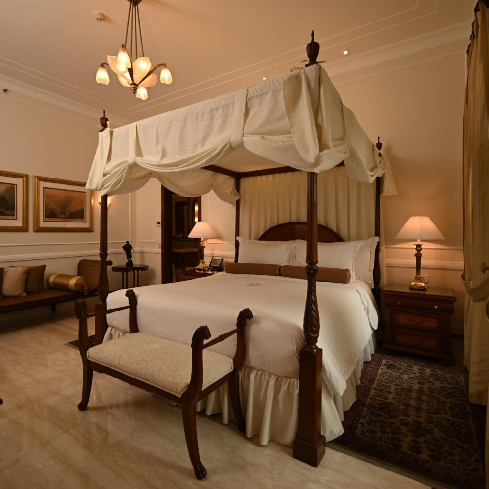 Luxury Suite Bedroom - Instead of the lamp shot (1)