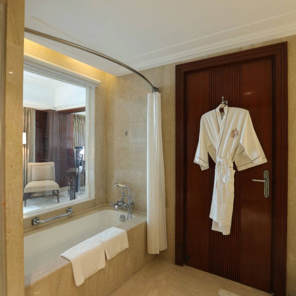 deco_suite_bathroom-new